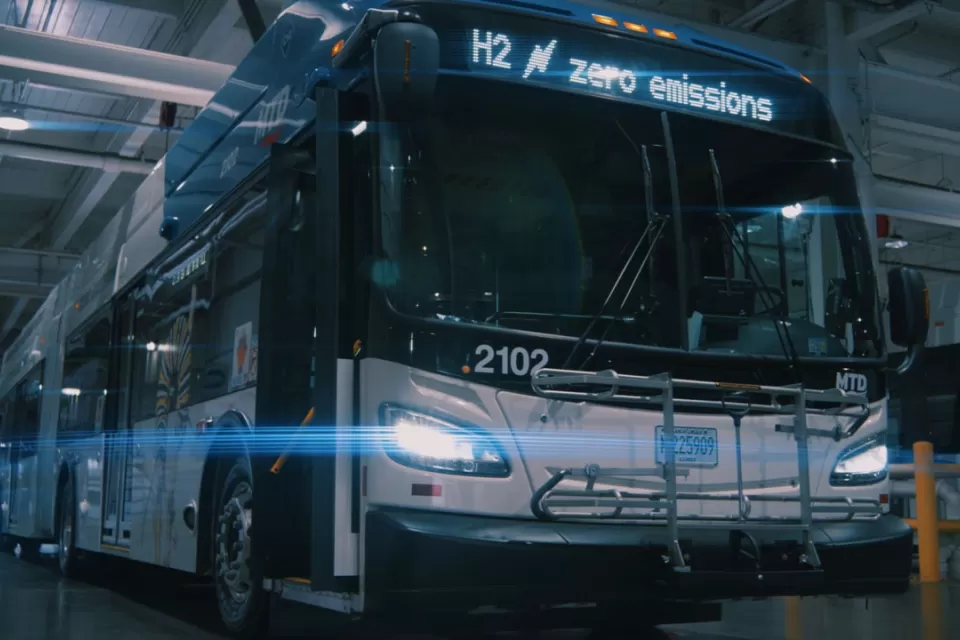 Hydrogen-powered zero-emissions public bus